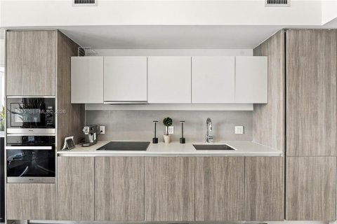 Copropriété à louer à Miami, Floride: 2 chambres, 84.73 m2 № 2432282 - photo 9