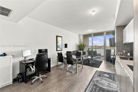 Copropriété à louer à Miami, Floride: 2 chambres, 84.73 m2 № 2432282 - photo 8