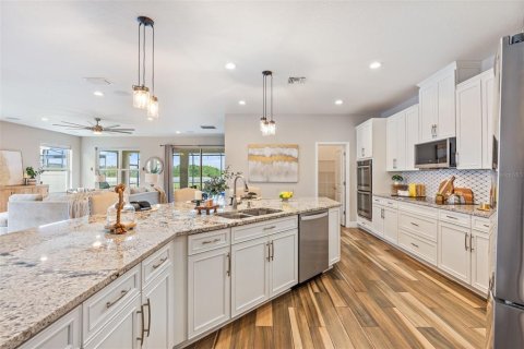 House in Lutz, Florida 4 bedrooms, 256.6 sq.m. № 1850266 - photo 8