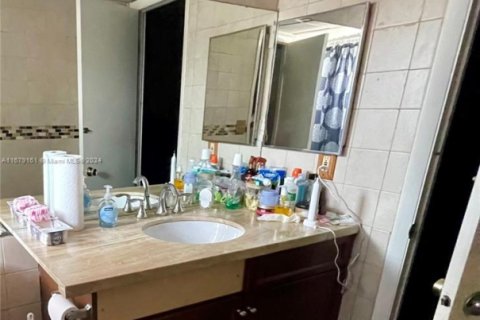 Купить кондоминиум в Лодердейл-Лейкс, Флорида 1 спальня, 63.55м2, № 1407762 - фото 3