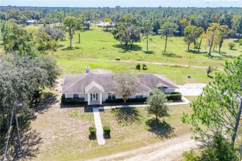House in Williston, Florida 3 bedrooms, 229.93 sq.m. № 2092045 - photo 2
