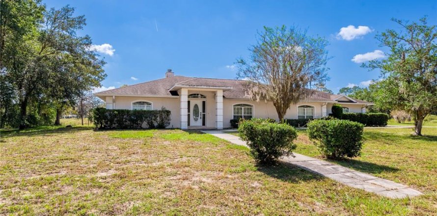 House in Williston, Florida 3 bedrooms, 229.93 sq.m. № 2092045