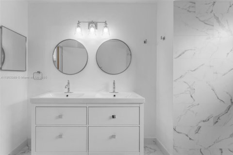 Купить виллу или дом в Майами, Флорида 3 спальни, 150.69м2, № 1954480 - фото 20