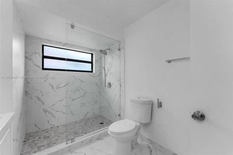 Купить виллу или дом в Майами, Флорида 3 спальни, 150.69м2, № 1954480 - фото 19