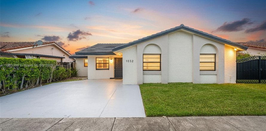 Дом в Майами, Флорида 3 спальни, 150.69м2 № 1954480