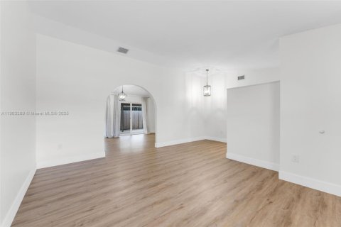 Купить виллу или дом в Майами, Флорида 3 спальни, 150.69м2, № 1954480 - фото 4