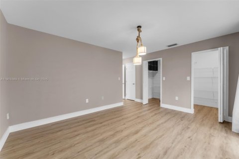 Купить виллу или дом в Майами, Флорида 3 спальни, 150.69м2, № 1954480 - фото 16