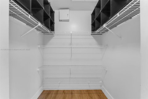 Купить виллу или дом в Майами, Флорида 3 спальни, 150.69м2, № 1954480 - фото 23