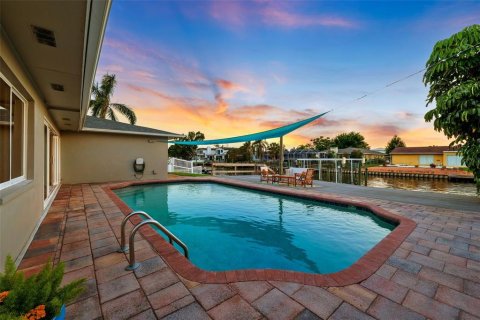 House in Tampa, Florida 3 bedrooms, 211.54 sq.m. № 1733538 - photo 1