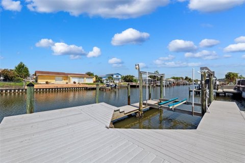 House in Tampa, Florida 3 bedrooms, 211.54 sq.m. № 1733538 - photo 15