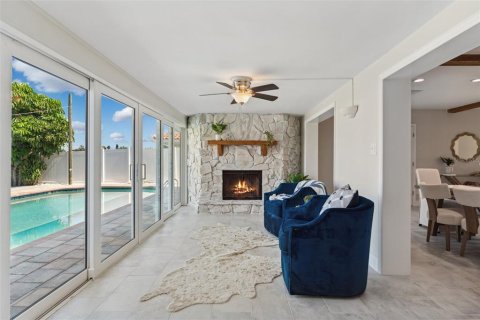 House in Tampa, Florida 3 bedrooms, 211.54 sq.m. № 1733538 - photo 4