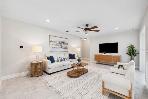 House in Tampa, Florida 3 bedrooms, 211.54 sq.m. № 1733538 - photo 13
