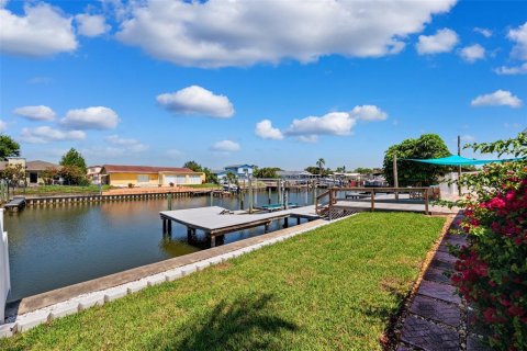 House in Tampa, Florida 3 bedrooms, 211.54 sq.m. № 1733538 - photo 28