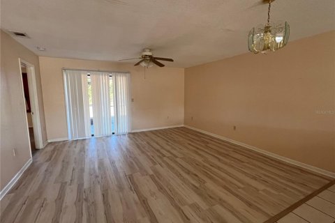 Apartment in Punta Gorda, Florida 2 bedrooms, 91.42 sq.m. № 1919311 - photo 4