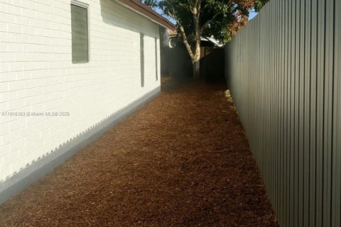 Villa ou maison à vendre à Fort Lauderdale, Floride: 3 chambres, 147.16 m2 № 1974710 - photo 3