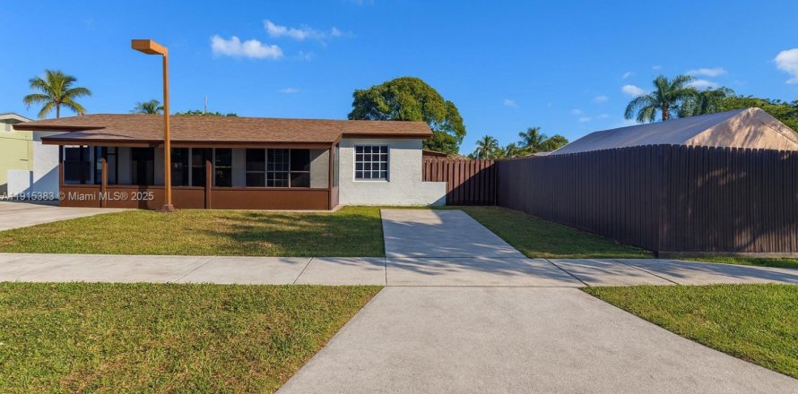 Villa ou maison à Fort Lauderdale, Floride 3 chambres, 147.16 m2 № 1974710