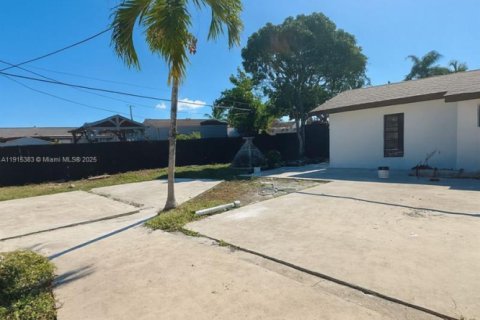 Villa ou maison à vendre à Fort Lauderdale, Floride: 3 chambres, 147.16 m2 № 1974710 - photo 16