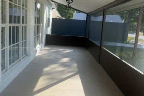 Villa ou maison à vendre à Fort Lauderdale, Floride: 3 chambres, 147.16 m2 № 1974710 - photo 2