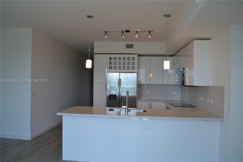 Condo in Miami, Florida, 2 bedrooms  № 2180853 - photo 2