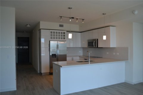 Condo in Miami, Florida, 2 bedrooms  № 2180853 - photo 3