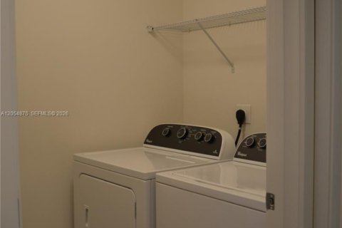 Condo in Miami, Florida, 2 bedrooms  № 2180853 - photo 11