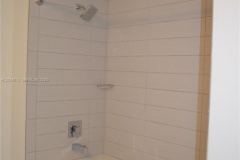 Condo in Miami, Florida, 2 bedrooms  № 2180853 - photo 10