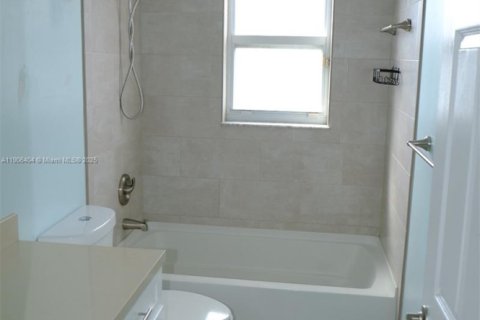 Снять в аренду таунхаус в Пемброк-Пайнс, Флорида 3 спальни, 155.98м2, № 1963277 - фото 14