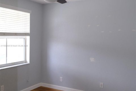 Снять в аренду таунхаус в Пемброк-Пайнс, Флорида 3 спальни, 155.98м2, № 1963277 - фото 12