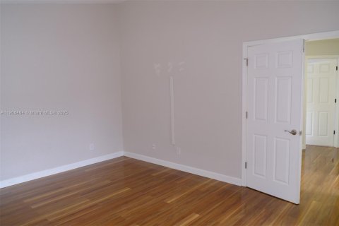 Снять в аренду таунхаус в Пемброк-Пайнс, Флорида 3 спальни, 155.98м2, № 1963277 - фото 8