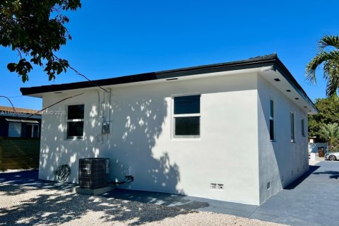 Villa ou maison à vendre à Hialeah, Floride: 5 chambres, 117.06 m2 № 2259902 - photo 29