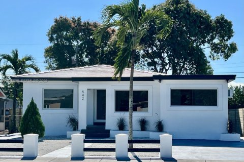 Villa ou maison à vendre à Hialeah, Floride: 5 chambres, 117.06 m2 № 2259902 - photo 8