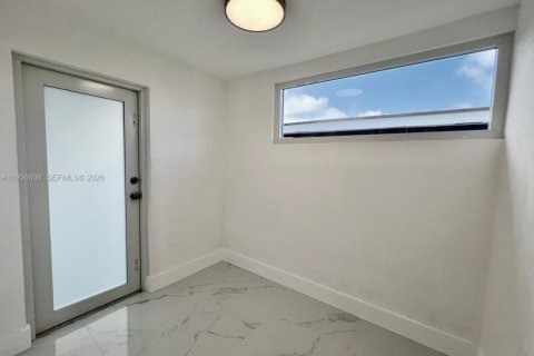 Villa ou maison à vendre à Hialeah, Floride: 5 chambres, 117.06 m2 № 2259902 - photo 23