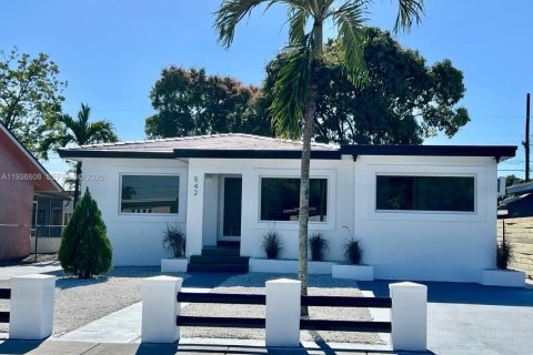Villa ou maison à vendre à Hialeah, Floride: 5 chambres, 117.06 m2 № 2259902 - photo 9