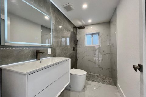Villa ou maison à vendre à Hialeah, Floride: 5 chambres, 117.06 m2 № 2259902 - photo 25