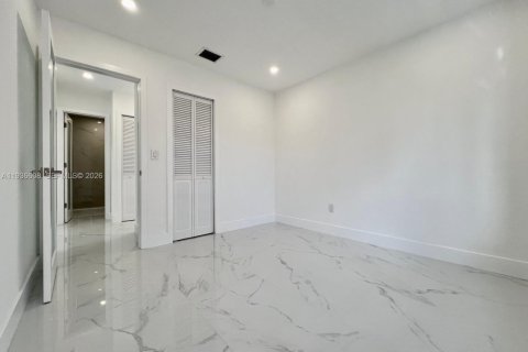 Villa ou maison à vendre à Hialeah, Floride: 5 chambres, 117.06 m2 № 2259902 - photo 24