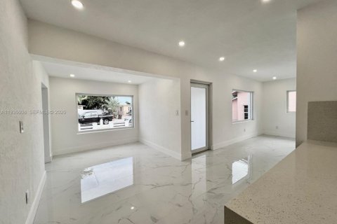 Villa ou maison à vendre à Hialeah, Floride: 5 chambres, 117.06 m2 № 2259902 - photo 17