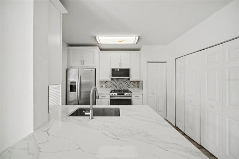 Купить таунхаус в Уэсли-Чепел, Флорида 4 комнаты, 107.02м2, № 2128404 - фото 11
