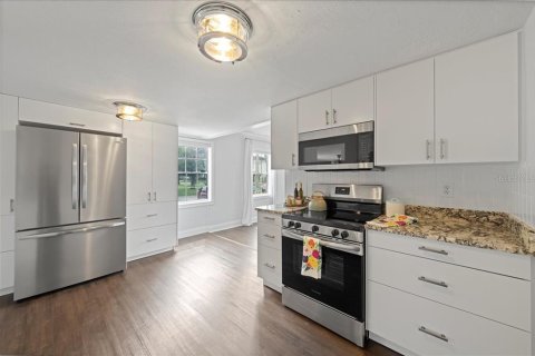 House in Tampa, Florida 3 bedrooms, 112.88 sq.m. № 1914480 - photo 19