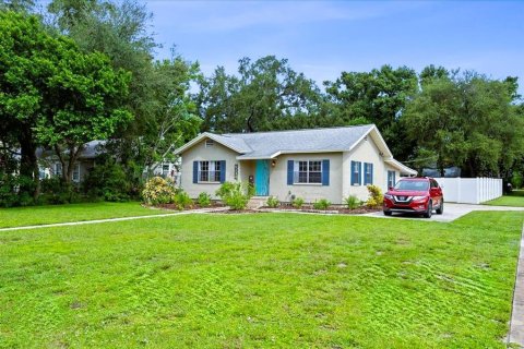 House in Tampa, Florida 3 bedrooms, 112.88 sq.m. № 1914480 - photo 2
