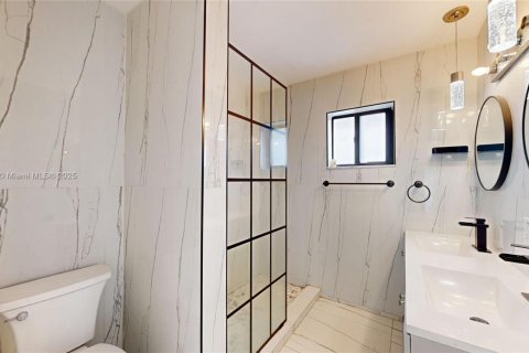 House in Hallandale Beach, Florida 2 bedrooms, 101.45 sq.m. № 1940673 - photo 13