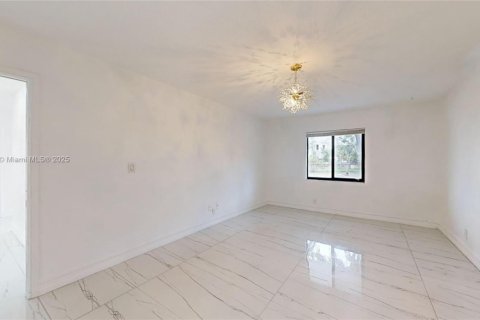 House in Hallandale Beach, Florida 2 bedrooms, 101.45 sq.m. № 1940673 - photo 11