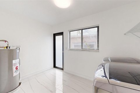 House in Hallandale Beach, Florida 2 bedrooms, 101.45 sq.m. № 1940673 - photo 14