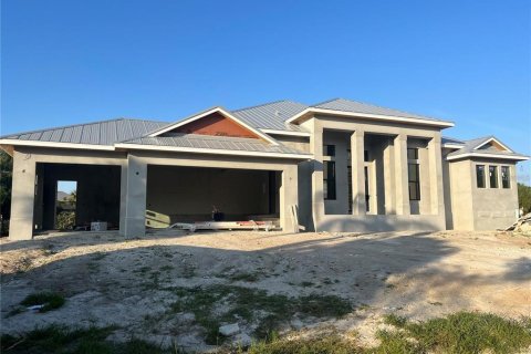 House in Placida, Florida 3 bedrooms, 239.41 sq.m. № 1885119 - photo 1