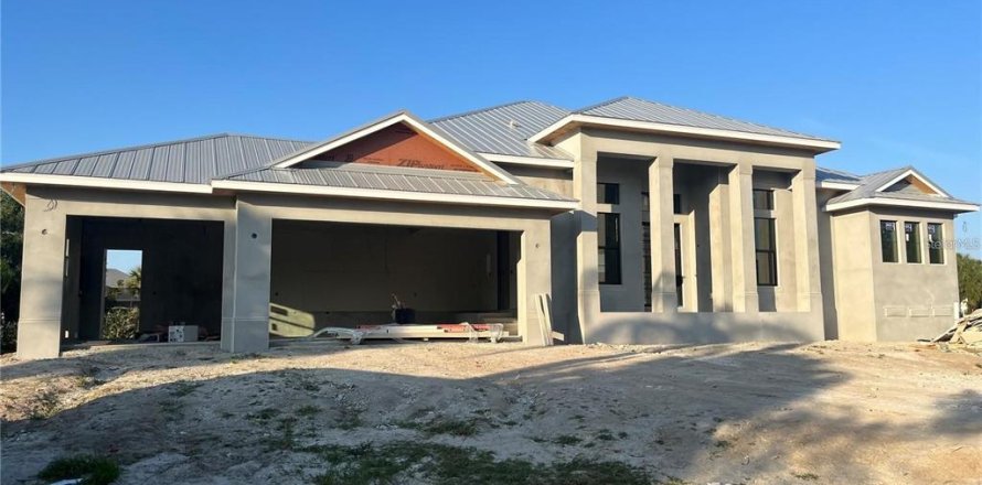 House in Placida, Florida 3 bedrooms, 239.41 sq.m. № 1885119