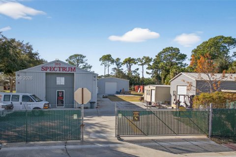 Commercial property in Cocoa, Florida № 2026916 - photo 2