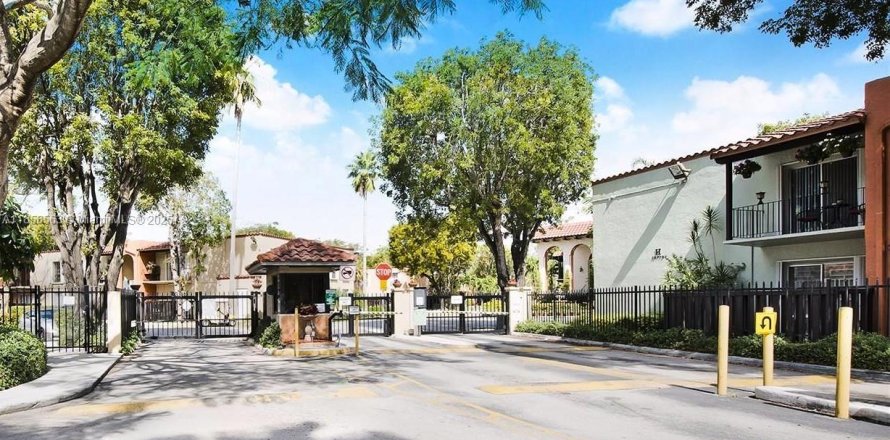 Condominio en Miami, Florida, 1 dormitorio № 1887237