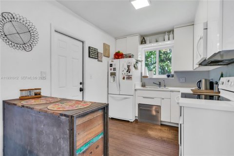 Купить виллу или дом в Майами, Флорида 3 спальни, 121.14м2, № 1989919 - фото 8