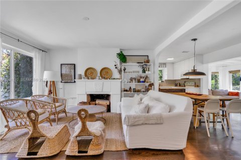 Купить виллу или дом в Майами, Флорида 3 спальни, 121.14м2, № 1989919 - фото 9