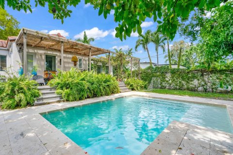 Купить виллу или дом в Майами, Флорида 3 спальни, 121.14м2, № 1989919 - фото 1