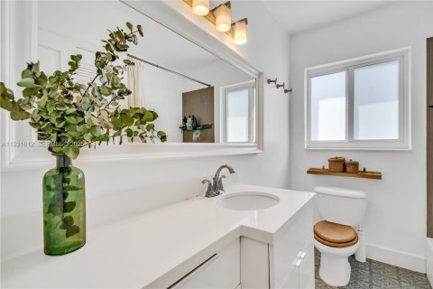 Купить виллу или дом в Майами, Флорида 3 спальни, 121.14м2, № 1989919 - фото 12